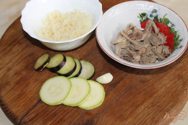 Фото приготовление рецепта: Кус - кус с баклажаном и кабачком шаг №1