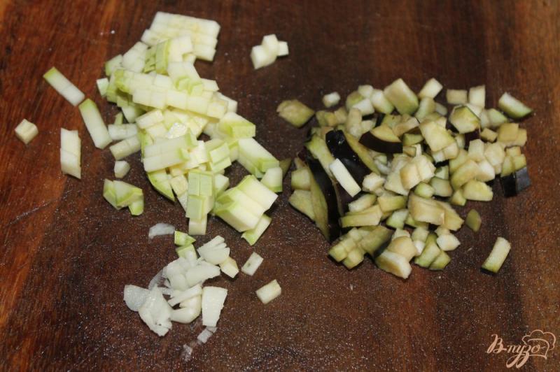 Фото приготовление рецепта: Кус - кус с баклажаном и кабачком шаг №2