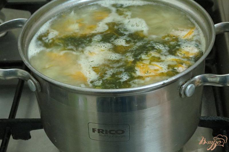 Фото приготовление рецепта: Суп с фрикадельками и вермишелью шаг №10