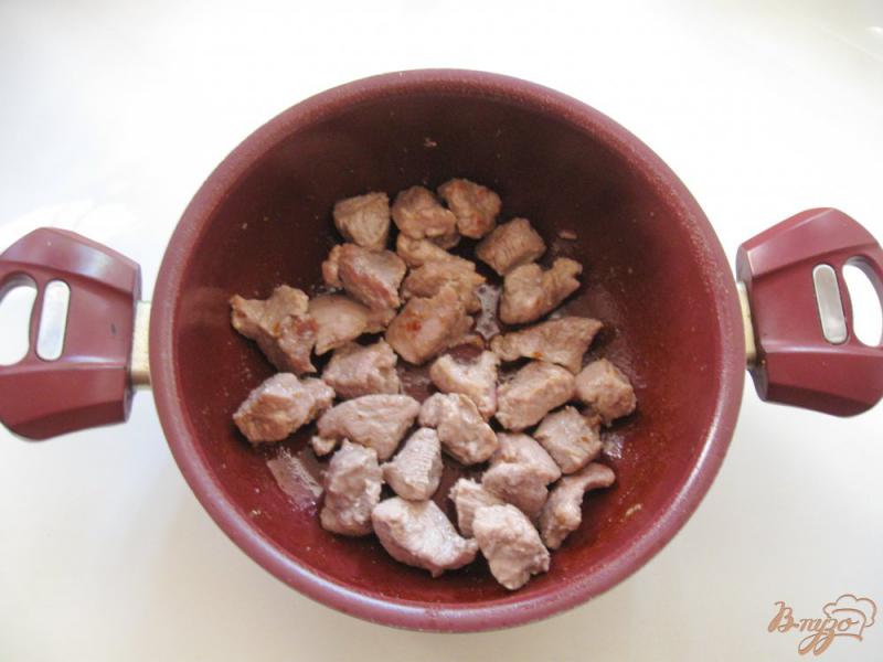 Фото приготовление рецепта: Гречневая каша с подливой из свинины шаг №3