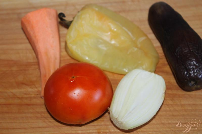 Фото приготовление рецепта: Салат с печеным баклажаном и перцем шаг №1