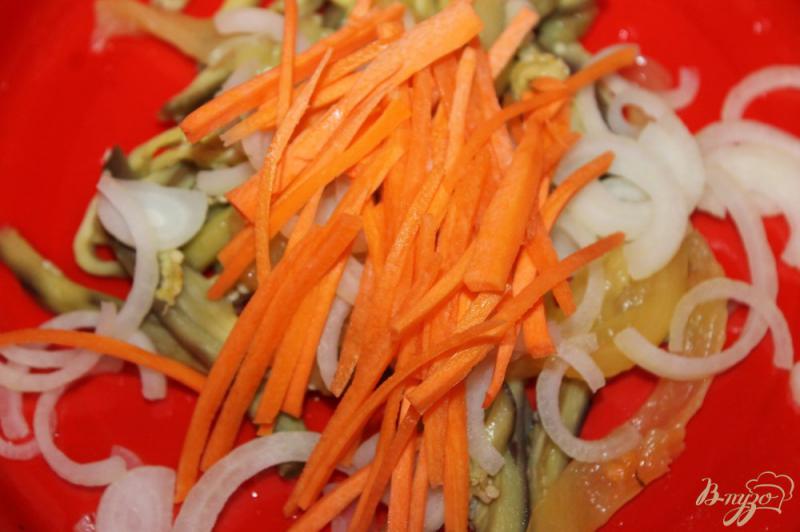 Фото приготовление рецепта: Салат с печеным баклажаном и перцем шаг №4