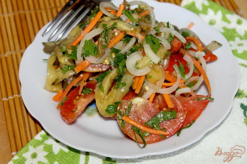 Фото приготовление рецепта: Салат с печеным баклажаном и перцем шаг №7