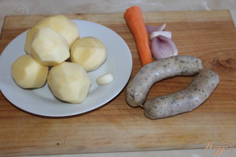 Фото приготовление рецепта: Картофель по - деревенски со свиным колбасками шаг №1