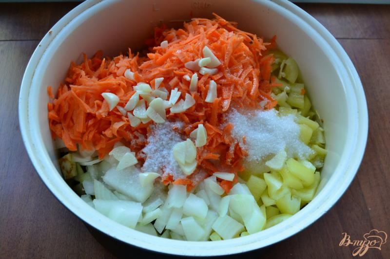 Фото приготовление рецепта: Овощное рагу с баклажанами в мультиварке на зиму шаг №3