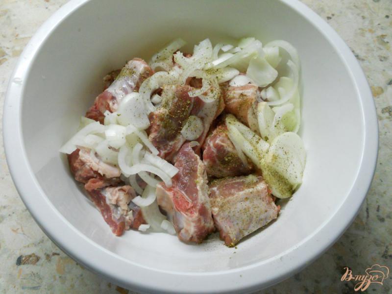 Фото приготовление рецепта: Свиные ребрышки, тушеные с помидорами в мультиварке шаг №1