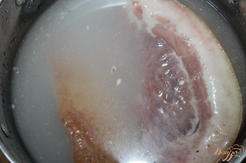 Фото приготовление рецепта: Свиные щечки с чесноком и специями шаг №2