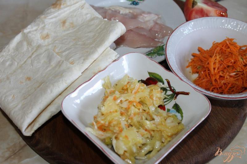 Фото приготовление рецепта: Шаурма с курицей и корейской морковью шаг №1