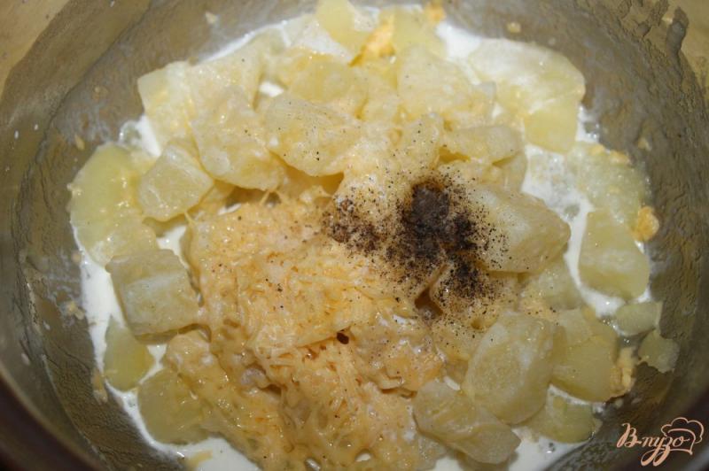 Фото приготовление рецепта: Картофельное пюре с твердым сыром и сливками шаг №5