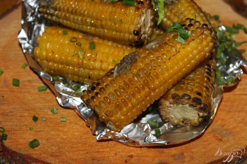Фото приготовление рецепта: Кукуруза на мангале с дымком шаг №7