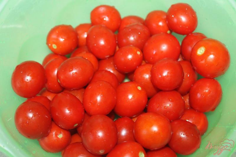 Фото приготовление рецепта: Домашние вяленые помидоры с чесноком и специями шаг №1