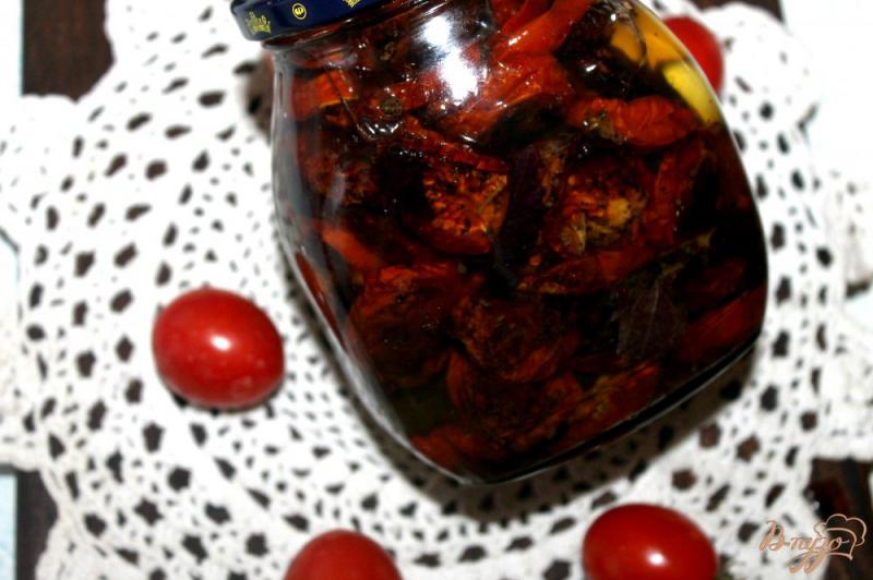 Фото приготовление рецепта: Домашние вяленые помидоры с чесноком и специями шаг №10