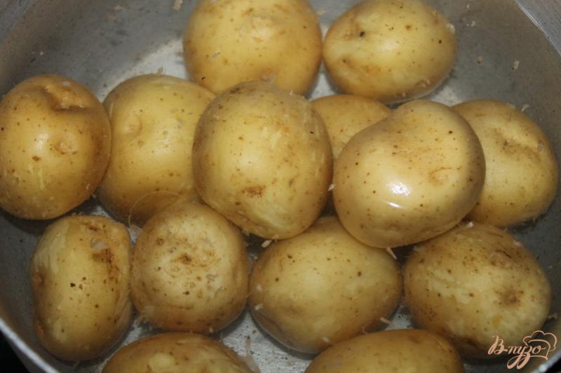 Фото приготовление рецепта: Картофель с салом на углях шаг №2