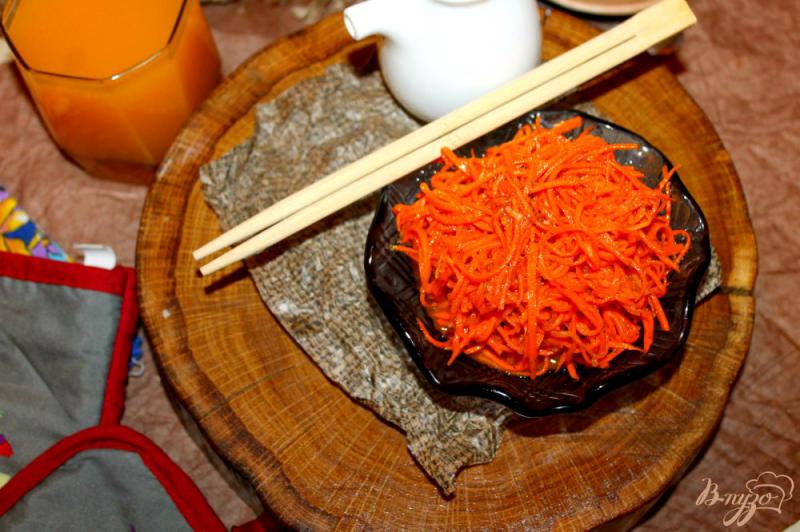 Фото приготовление рецепта: Морковь по - корейски с тертым имбирем шаг №8
