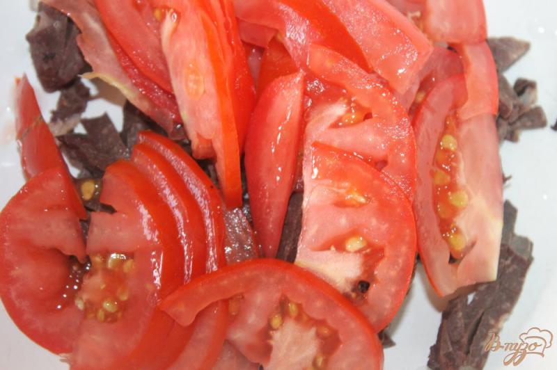 Фото приготовление рецепта: Деревенский салат с отварным свиным легким, грибами и яйцом шаг №2