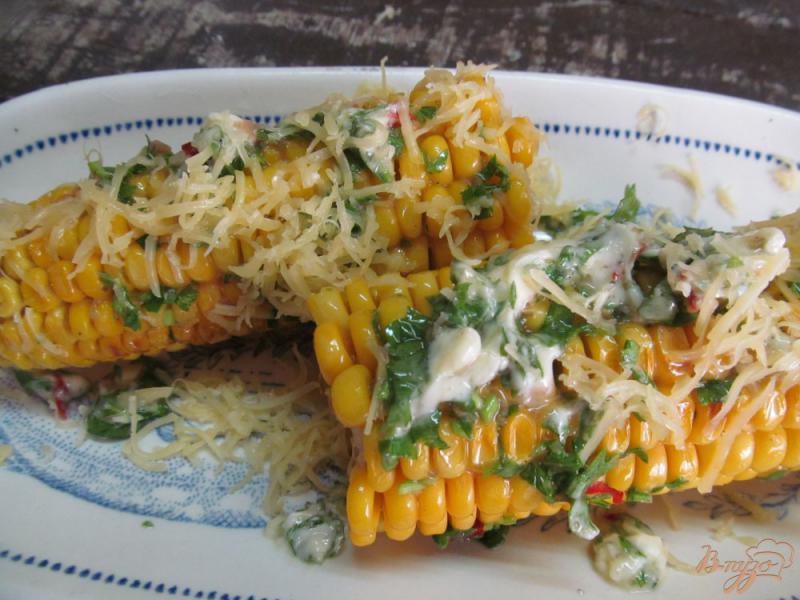 Фото приготовление рецепта: Жареная кукуруза под сливочным соусом чили шаг №4