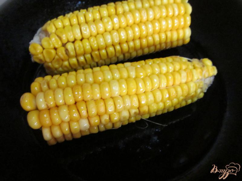 Фото приготовление рецепта: Жареная кукуруза под сливочным соусом чили шаг №2