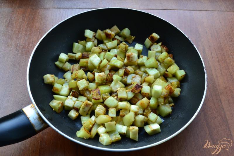 Фото приготовление рецепта: Картофель жареный с баклажанами шаг №2