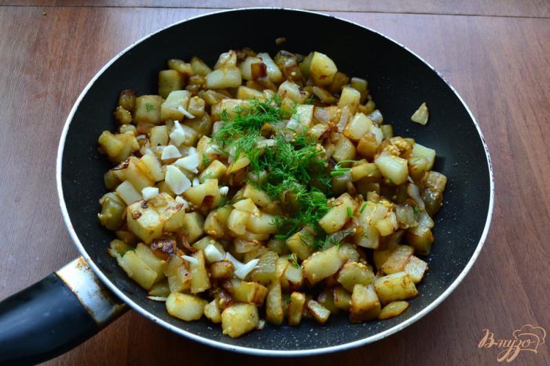 Фото приготовление рецепта: Картофель жареный с баклажанами шаг №5