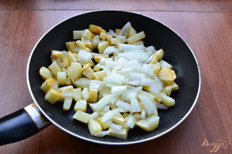 Фото приготовление рецепта: Картофель жареный с баклажанами шаг №3