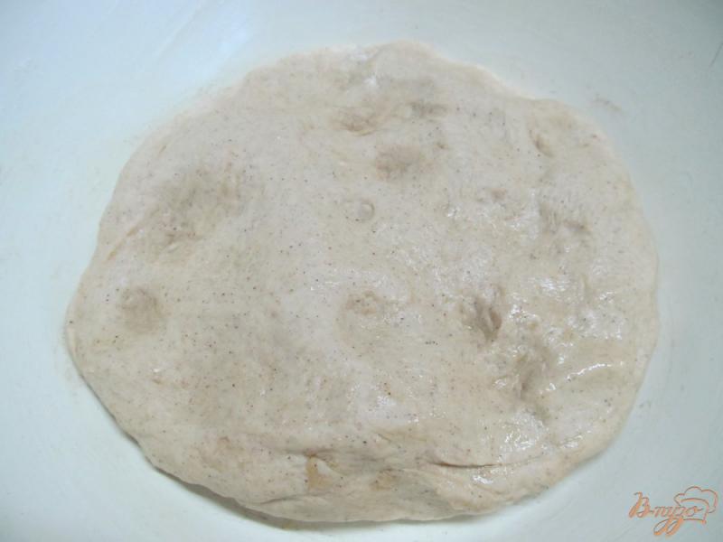 Фото приготовление рецепта: Хлеб с корицей на сливочном масле шаг №4