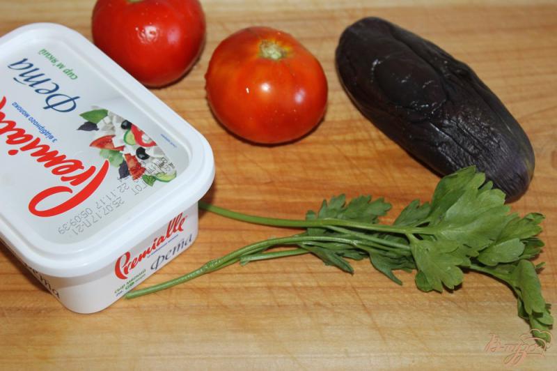 Фото приготовление рецепта: Салат с печеным баклажаном, помидорами и сыром Фета шаг №1