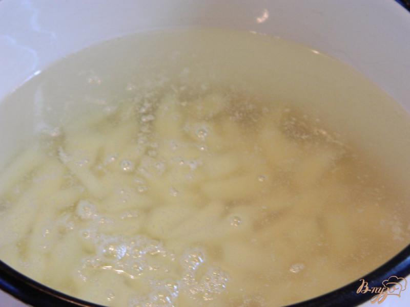 Фото приготовление рецепта: Пшенный суп с яйцом и зеленью шаг №2