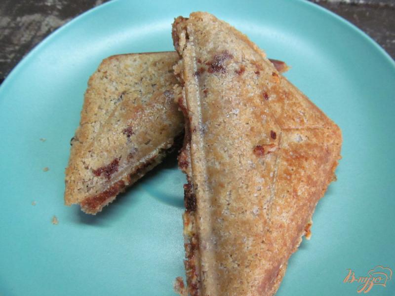 Фото приготовление рецепта: Сладкий бутерброд с бананом и шоколадом шаг №9