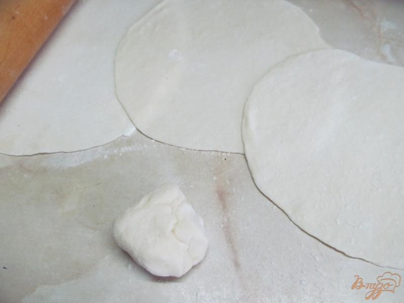Фото приготовление рецепта: Чипати - индийский хлеб шаг №3