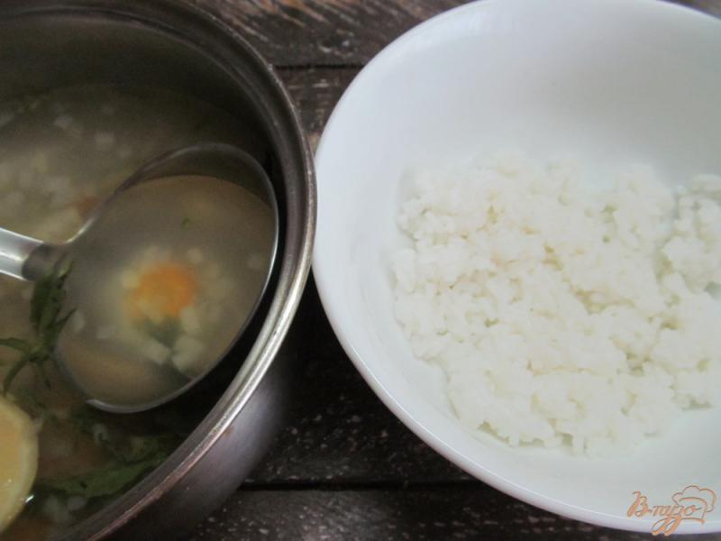 Фото приготовление рецепта: Ароматный суп с рисом и крабовыми палочки шаг №5