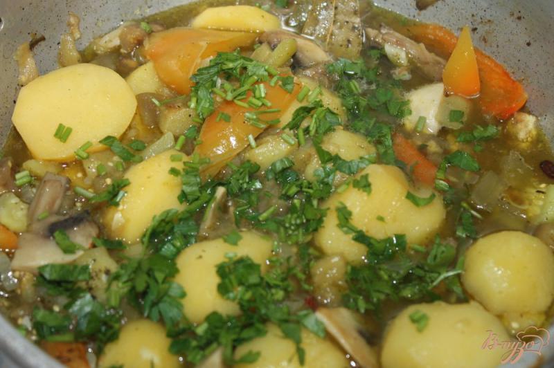 Фото приготовление рецепта: Овощное рагу с баклажаном, перцем и грибами шаг №6