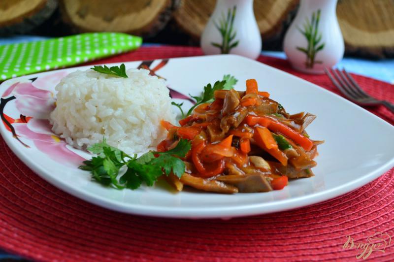 Фото приготовление рецепта: Свиной язык с овощами в томатно-соевом соусе по-китайски шаг №9