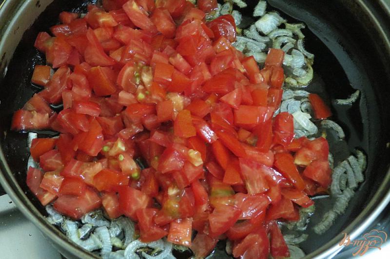 Фото приготовление рецепта: Куриные желудочки с помидорами шаг №6