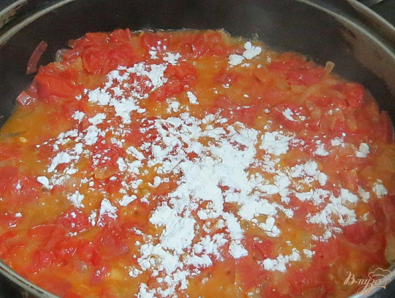 Фото приготовление рецепта: Куриные желудочки с помидорами шаг №7