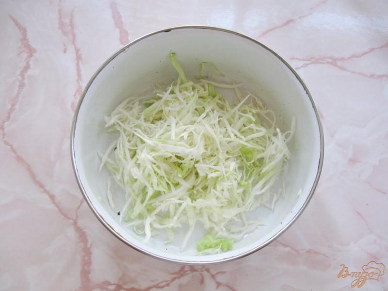 Фото приготовление рецепта: Салат из сырой свеклы с курицей шаг №1