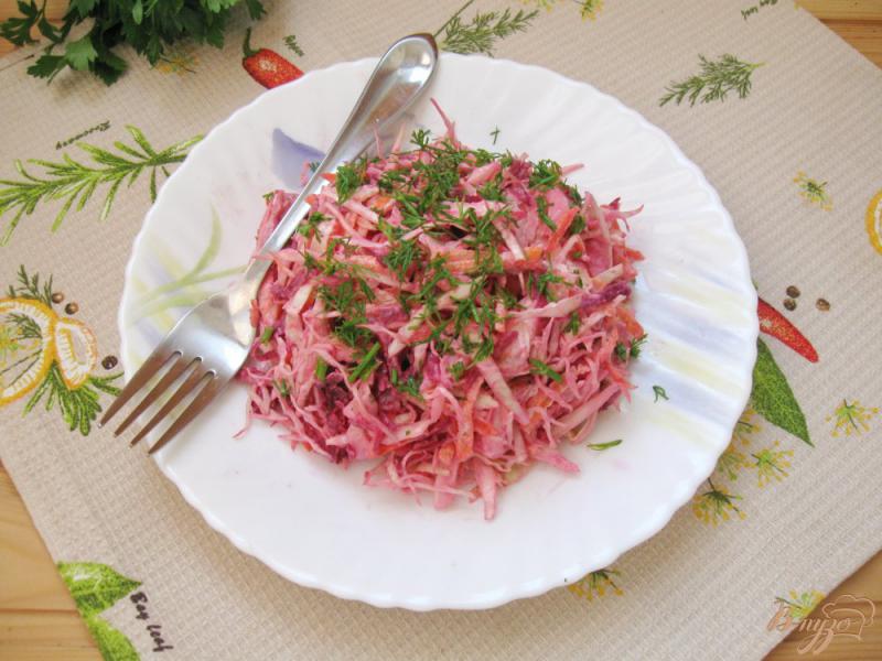 Фото приготовление рецепта: Салат из сырой свеклы с курицей шаг №6