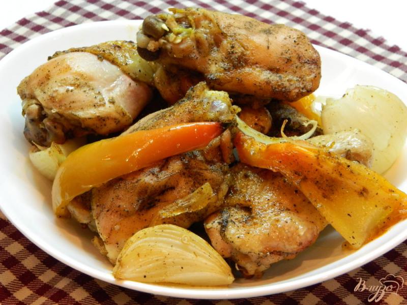 Фото приготовление рецепта: Курица с овощами запеченная в фольге шаг №5