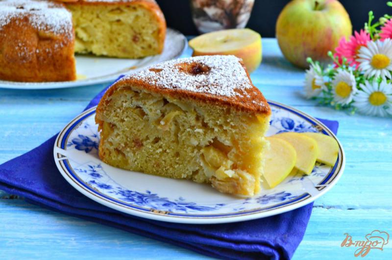 Фото приготовление рецепта: Пирог с яблоками на кефире в мультиварке шаг №7