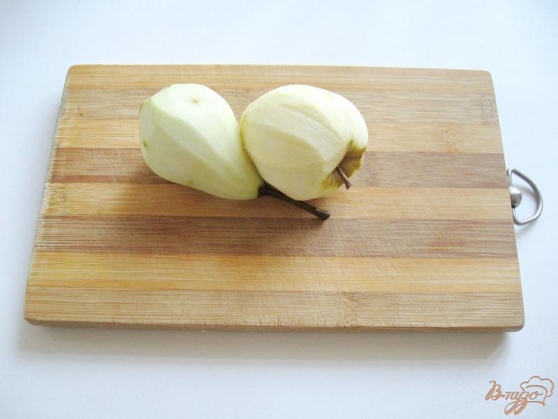 Фото приготовление рецепта: Салат из капусты с фруктами и отварной курицей шаг №2