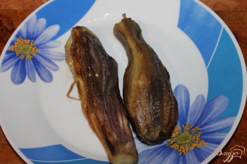 Фото приготовление рецепта: Закуска из запеченного баклажана с грецким орехом шаг №2