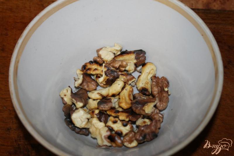 Фото приготовление рецепта: Закуска из запеченного баклажана с грецким орехом шаг №4