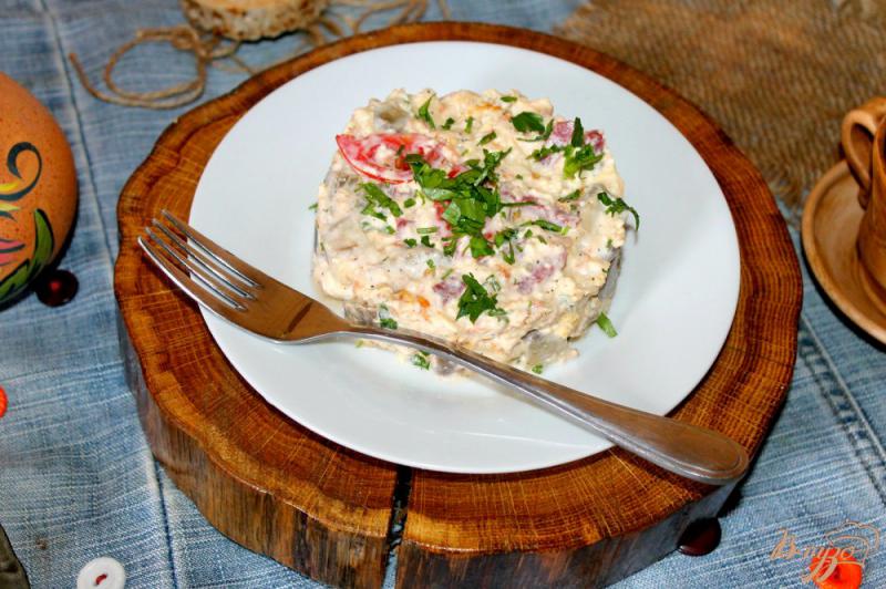 Фото приготовление рецепта: Салат с омлетом, печеным баклажаном и помидорами шаг №8