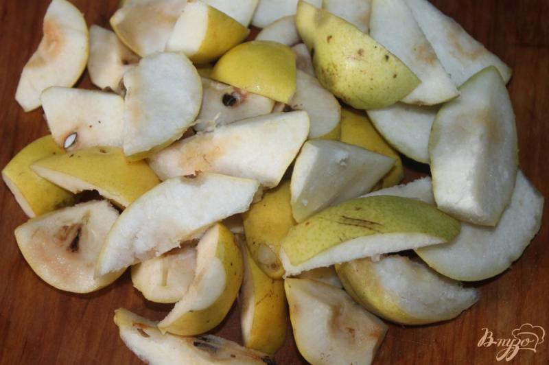 Фото приготовление рецепта: Компот из домашних груш и яблок шаг №1