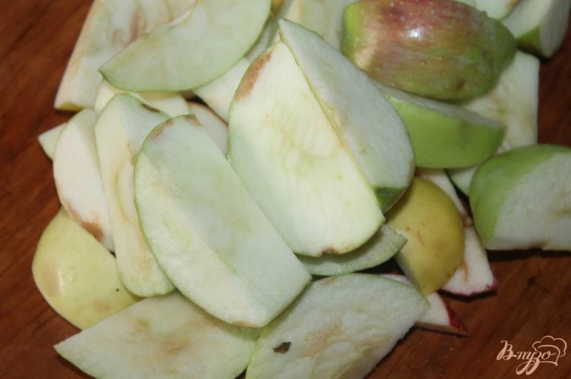 Фото приготовление рецепта: Компот из домашних груш и яблок шаг №2