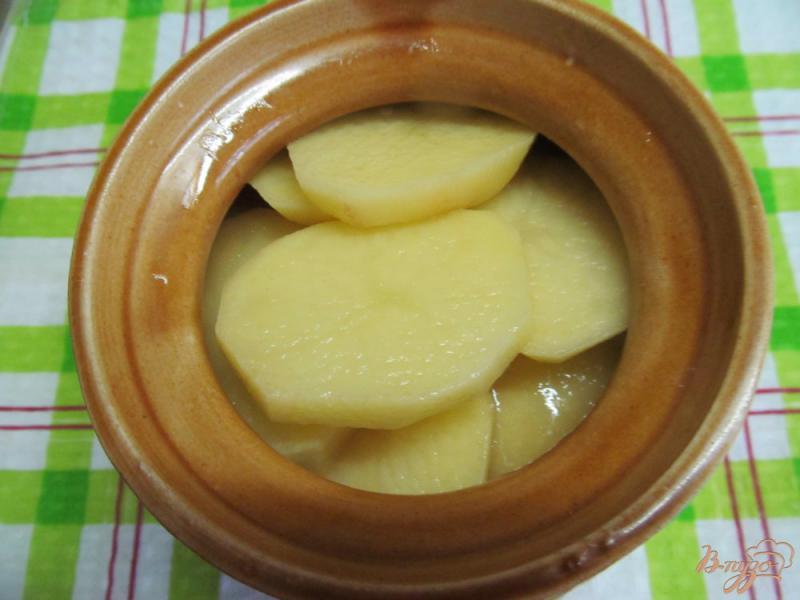 Фото приготовление рецепта: Свинина с картофелем под устричным соусом шаг №7