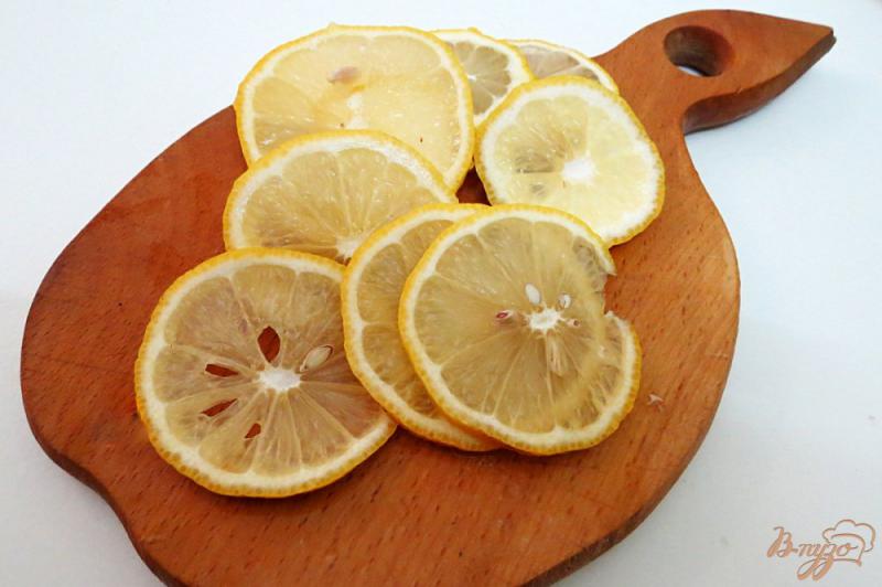 Фото приготовление рецепта: Напиток из базилика и лимона шаг №3