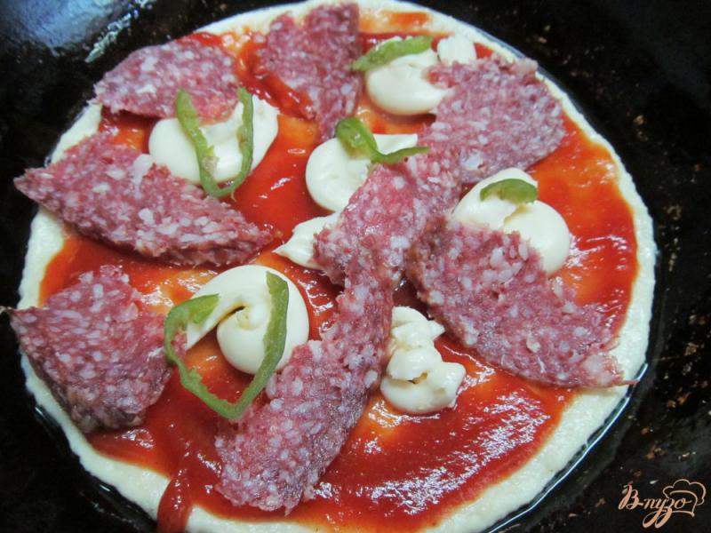 Фото приготовление рецепта: Пицца из картофельного теста на сковороде шаг №3