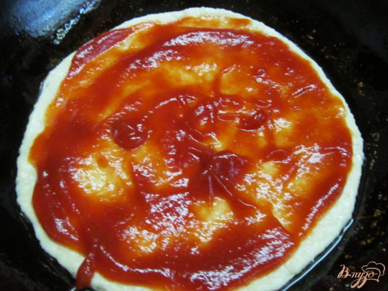 Фото приготовление рецепта: Пицца из картофельного теста на сковороде шаг №2