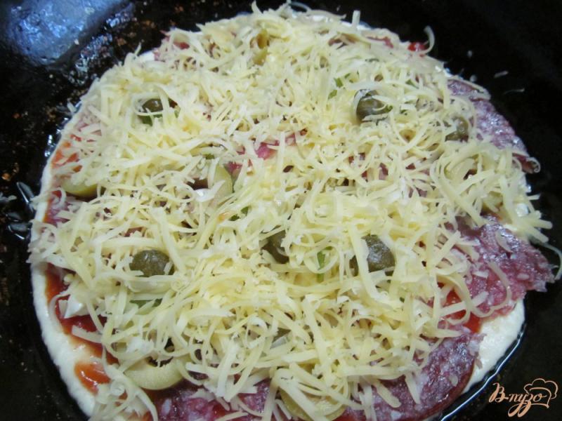 Фото приготовление рецепта: Пицца из картофельного теста на сковороде шаг №5