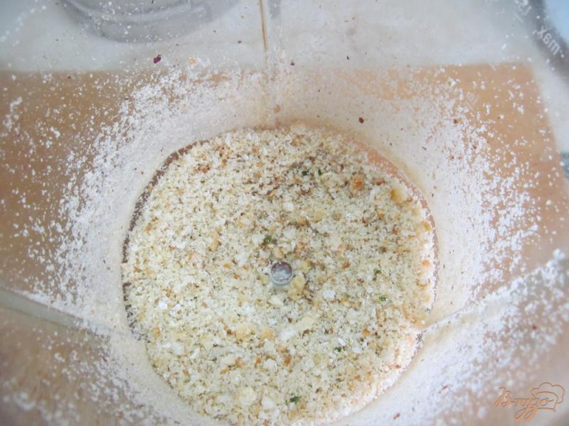 Фото приготовление рецепта: Перцы с сухарями шаг №2